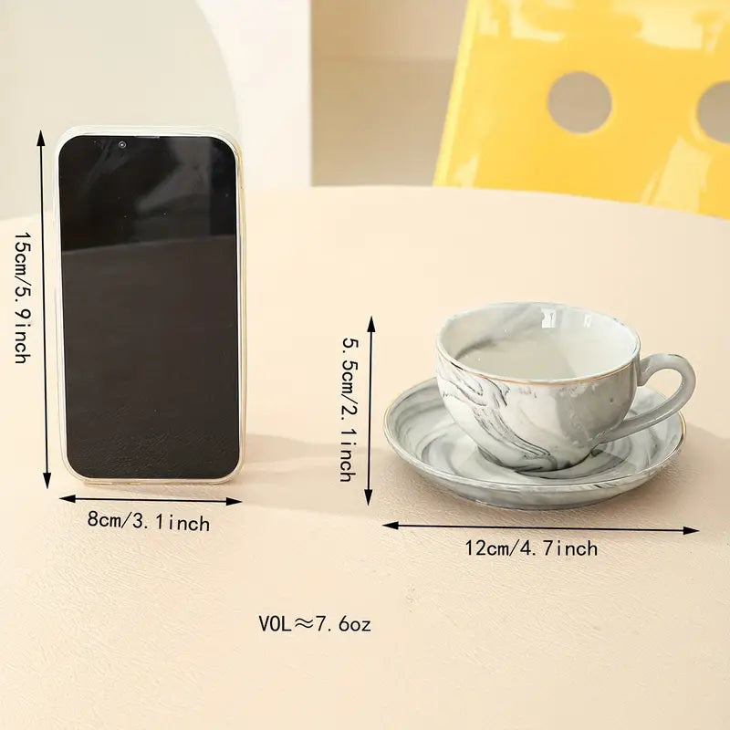 Lussuoso set da caffè espresso in marmo con bordi dorati