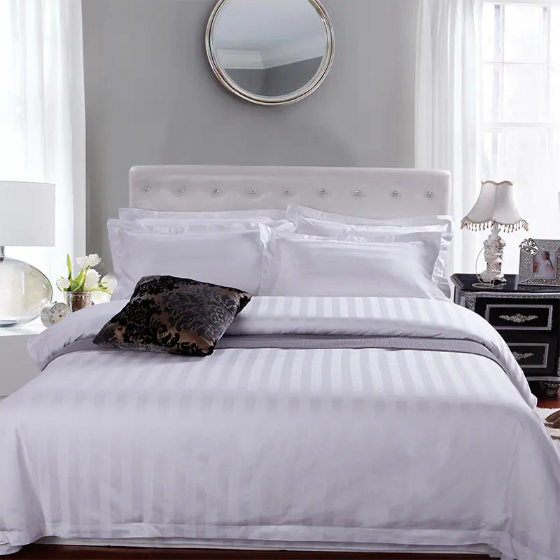 Set di biancheria da letto in cotone con strisce di raso