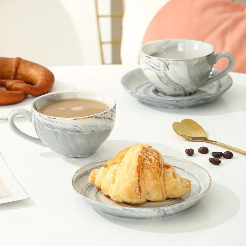 Lussuoso set da caffè espresso in marmo con bordi dorati